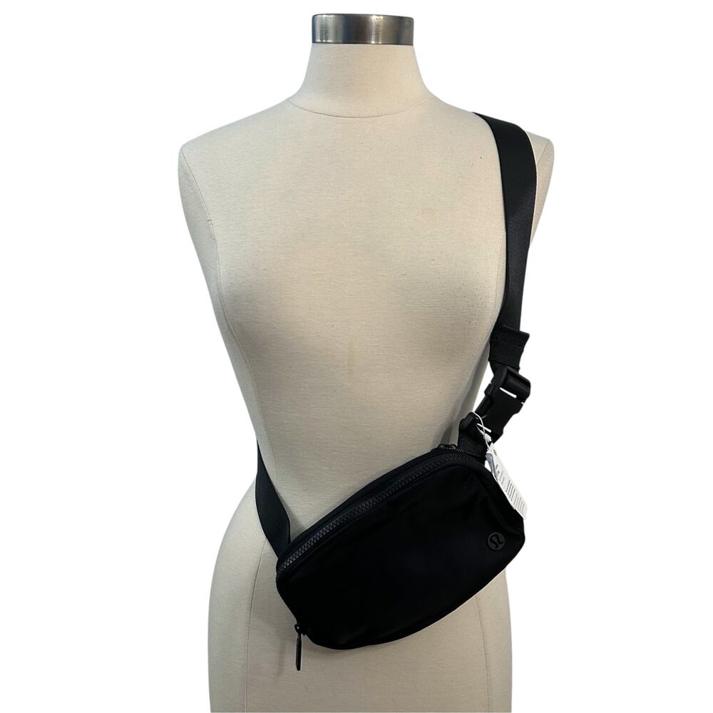Lululemon Everywhere Belt Bag Nylon Black/Black NWT